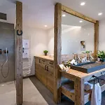 Hussnhof Farm Lodge *