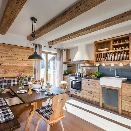 Апартаменты Hussnhof Farm Lodge *