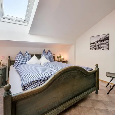 Hussnhof Farm Lodge Апартаменты *