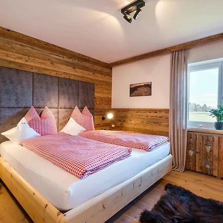 Апартаменты Hussnhof Farm Lodge *