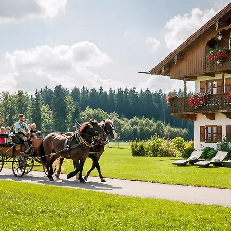 Апартаменты Hussnhof Farm Lodge Sachsenkam