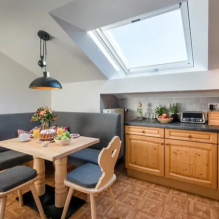 Апартаменты Hussnhof Farm Lodge *